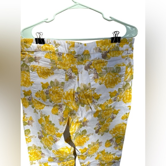 Charter Club Floral Capri Jeans Size 12 Yellow White High Rise Stretch Cottage - Picture 7 of 8